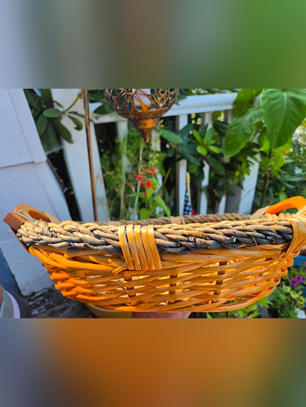 Beautiful unbranded wicker basket with ombre, trim and wooden handles EUC